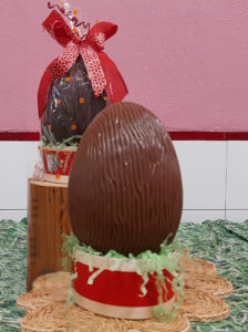 buñuelos y huevos de pascua